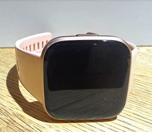 Fitbit versa 40mm - fitbit, aluminium