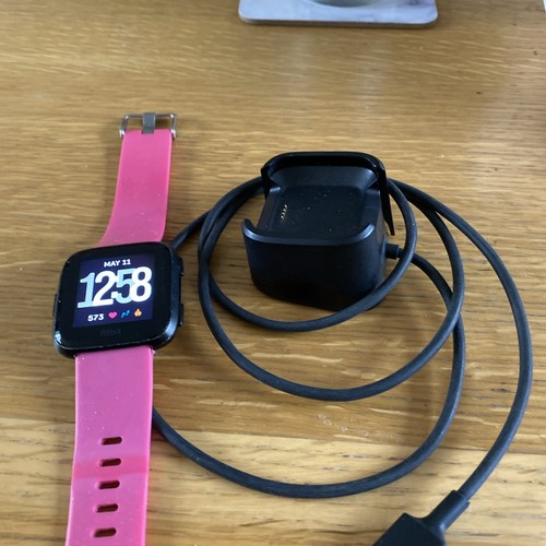 Fitbit versa 40mm - fitbit, aluminium